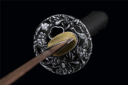 Tsuba-Katana-Volcanique-Bois